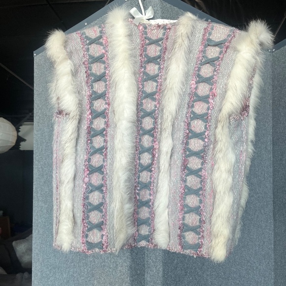 knit vest w/ fur trim - Picture 2 of 2